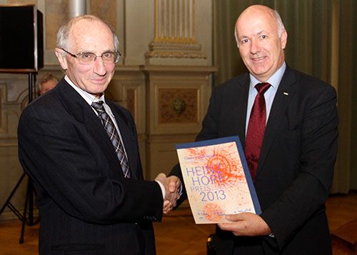 Enlarged view: Yakov Eliashberg receives the Heinz Hopf Prize.